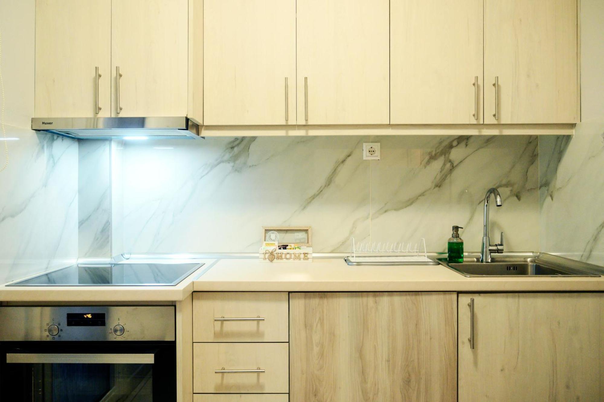 Modern Downtown Flat By Golden H&R Apartment Солун Екстериор снимка