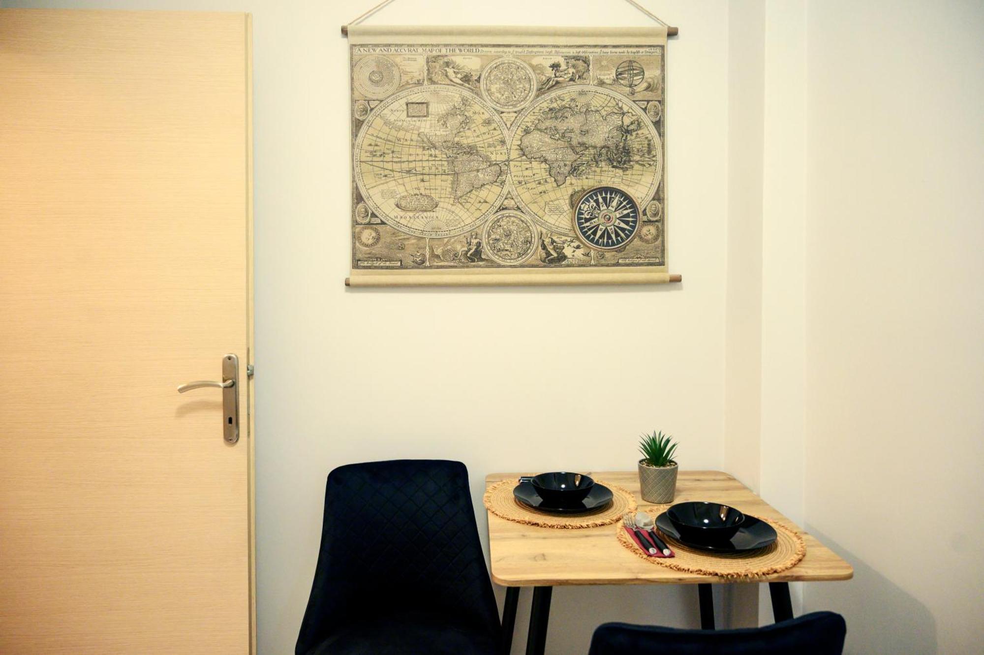 Modern Downtown Flat By Golden H&R Apartment Солун Екстериор снимка