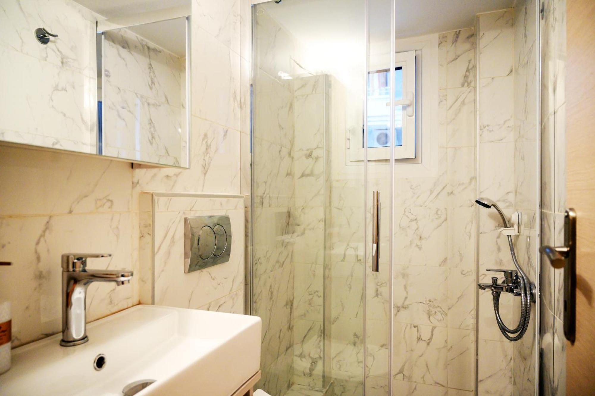 Modern Downtown Flat By Golden H&R Apartment Солун Екстериор снимка
